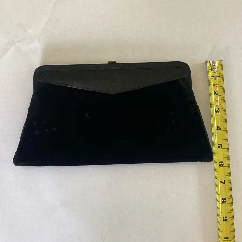 Vintage black velvet clutch - Picture 9 of 9